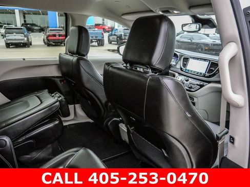 Used 2024 Chrysler Pacifica Touring-L AWD/4WD image 72