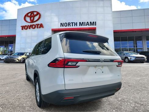 Used 2025 Toyota Grand Highlander Limited image 3