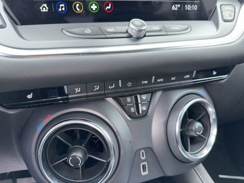 Used 2025 Chevrolet Blazer LT image 41