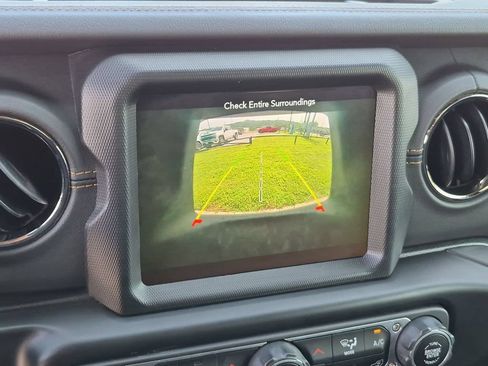 Used 2022 Jeep Wrangler Unlimited Sahara AWD/4WD image 14