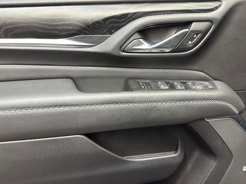 Used 2021 GMC Yukon Denali w/ Denali Premium Package image 12