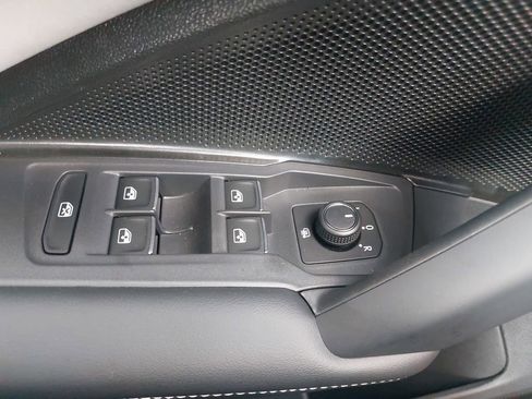 New 2026 Volkswagen Tiguan SE R-Line FWD image 24