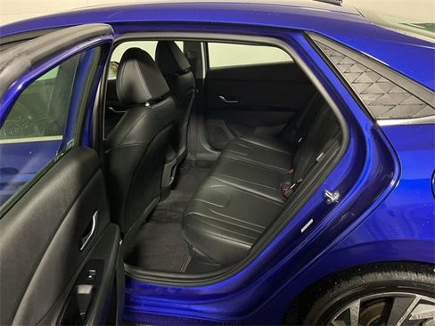 Used 2024 Hyundai Elantra Limited image 32