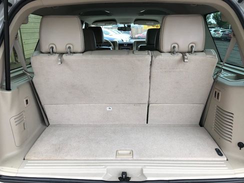 Used 2011 Lincoln Navigator 4WD image 38
