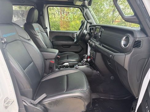 Used 2022 Jeep Wrangler Unlimited Rubicon 4xe w/ Cold Weather Group AWD/4WD image 23