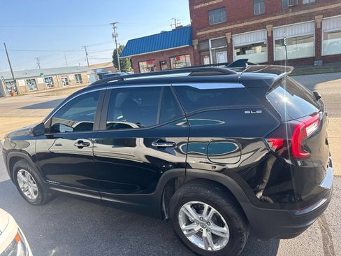 Used 2022 GMC Terrain SLE w/ Driver Convenience Package AWD/4WD image 2