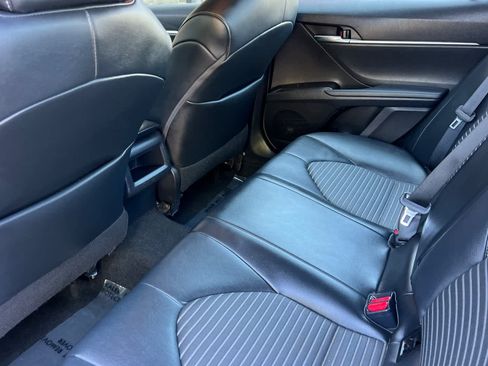 Used 2021 Toyota Camry SE FWD image 4