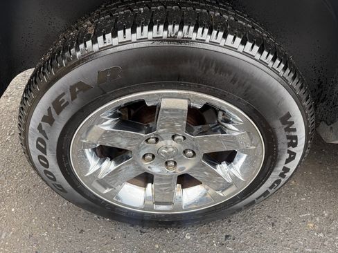 Used 2012 RAM 1500 Laramie image 9