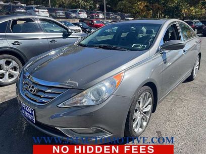 Used 2013 Hyundai Sonata SE w/ Navigation & Sunroof Pkg