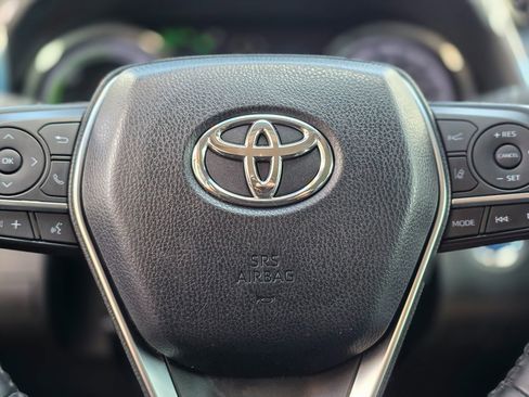 Used 2018 Toyota Camry XLE image 31