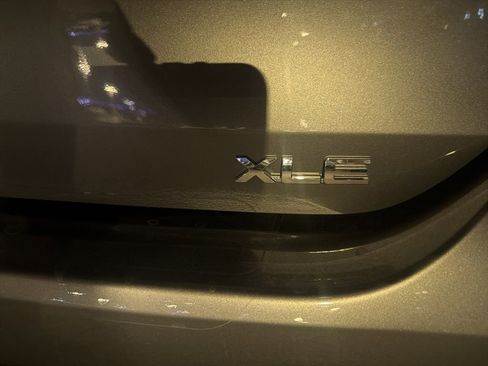 Used 2025 Toyota Highlander XLE image 11