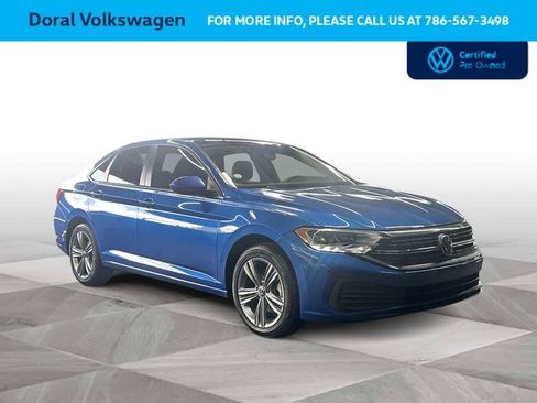Certified 2023 Volkswagen Jetta SE w/ Panoramic Sunroof Package FWD image 2