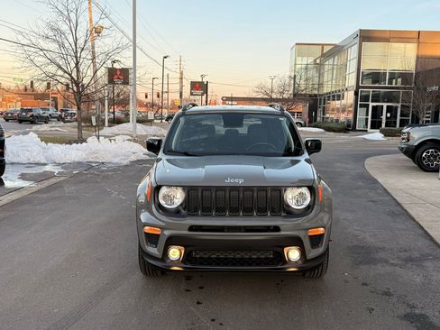 Used 2019 Jeep Renegade Latitude w/ Cold Weather Group image 6
