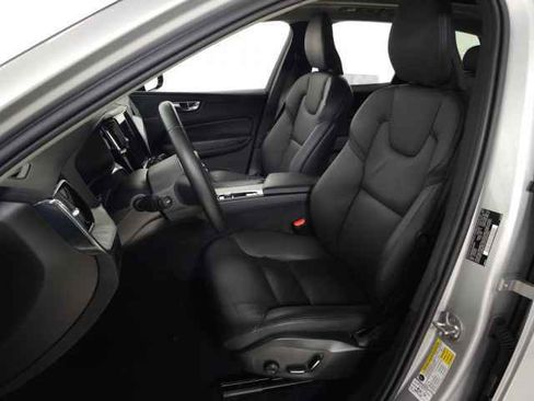Certified 2025 Volvo XC60 B5 Plus AWD/4WD image 18