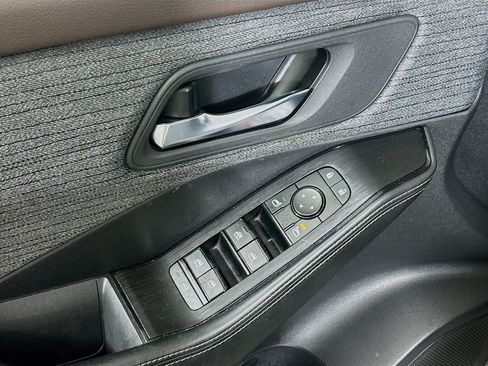 Used 2023 Nissan Rogue SV image 15