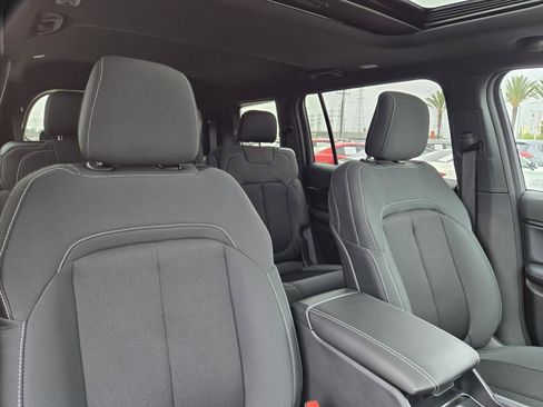 New 2025 Jeep Grand Cherokee L Laredo image 34