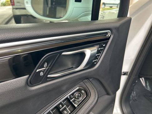 Used 2024 Porsche Macan image 38