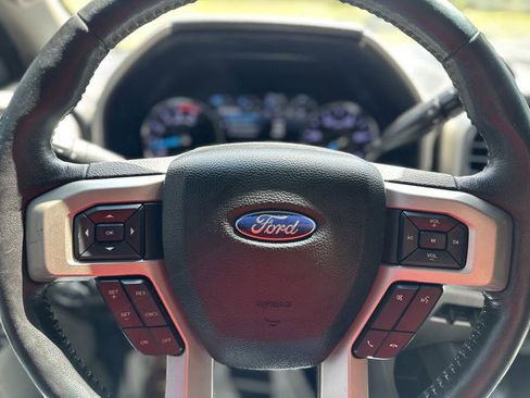 Used 2018 Ford F250 Lariat w/ Lariat Ultimate Package AWD/4WD image 14