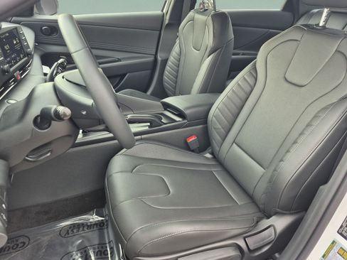 New 2026 Hyundai Elantra SEL Sport FWD image 18