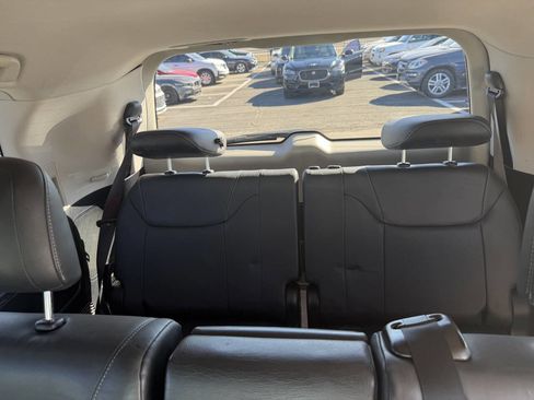 Used 2015 Lexus LX 570 4WD w/ Luxury Package image 21