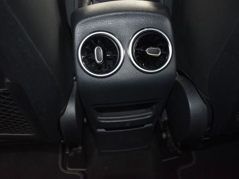 Used 2022 Mercedes-Benz GLB 250 GLB 250 image 18