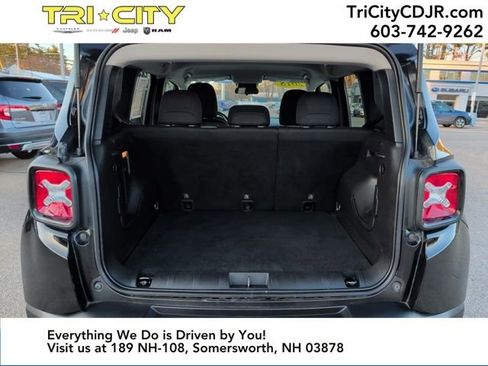 Used 2018 Jeep Renegade Altitude w/ UConnect 8.4 Nav Group image 31