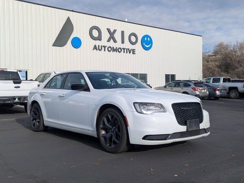 Used 2022 Chrysler 300 Touring w/ Sport Appearance Package image 1
