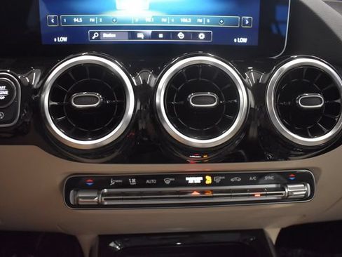 Used 2021 Mercedes-Benz GLA 250 4MATIC image 27