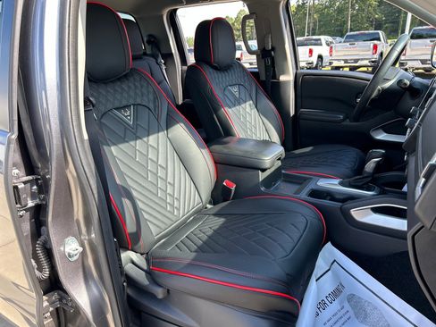 Used 2025 Nissan Frontier SV w/ SV Convenience Package RWD image 19