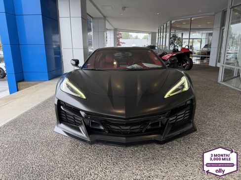 Used 2023 Chevrolet Corvette Z06 RWD image 9