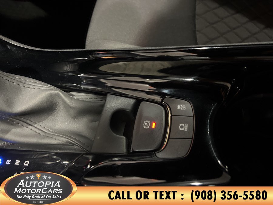 Used 2022 Toyota C-HR XLE FWD image 28