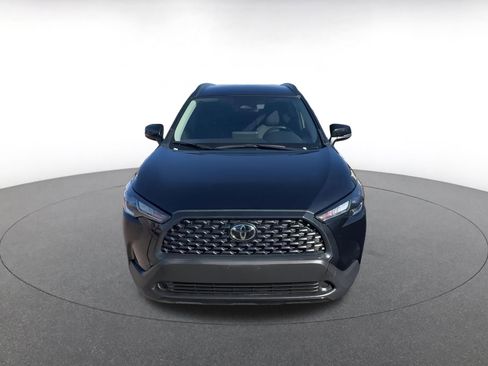 Used 2025 Toyota Corolla Cross LE image 4