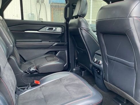 Certified 2025 Ford Explorer ST image 24