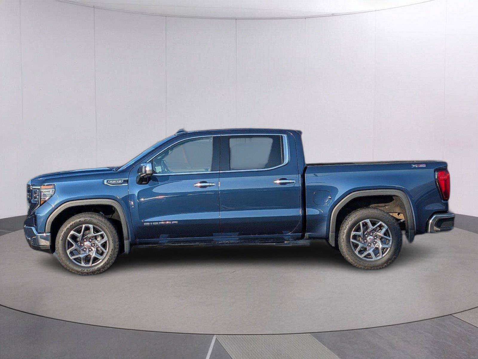 Used 2022 GMC Sierra 1500 SLT AWD/4WD image 2