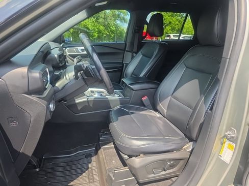 Used 2020 Ford Explorer XLT w/ Equipment Group 202A AWD/4WD image 15