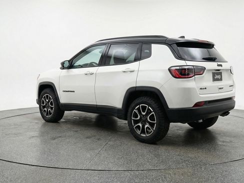 Used 2025 Jeep Compass Trailhawk w/ Trailer Tow Group AWD/4WD image 6