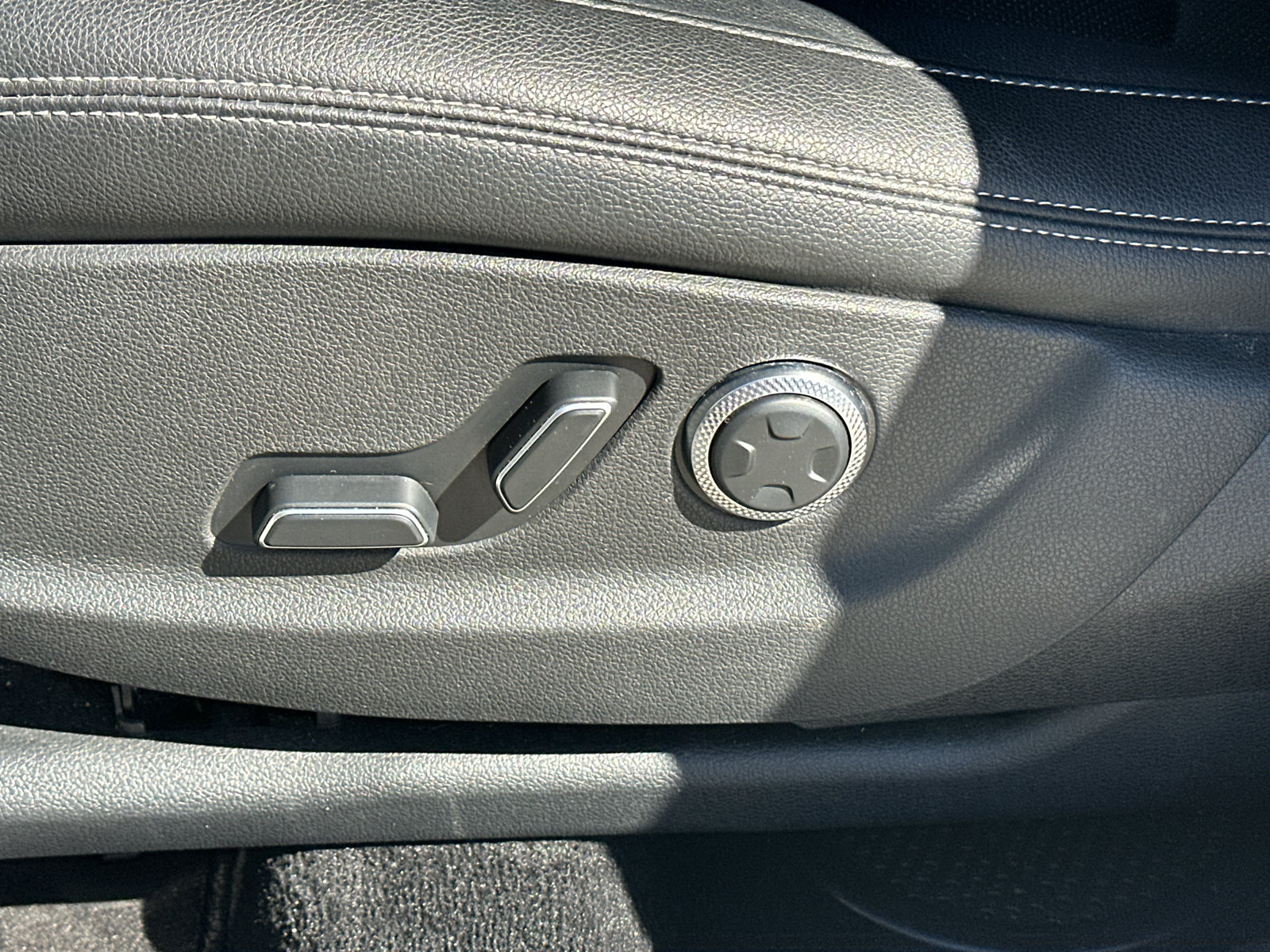 Used 2025 Genesis GV70 2.5T AWD/4WD image 27