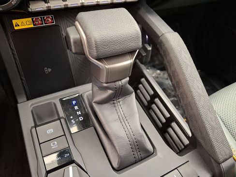 Used 2025 Toyota Tacoma Trailhunter image 12