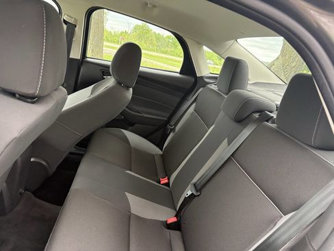 Used 2014 Ford Focus SE FWD image 25