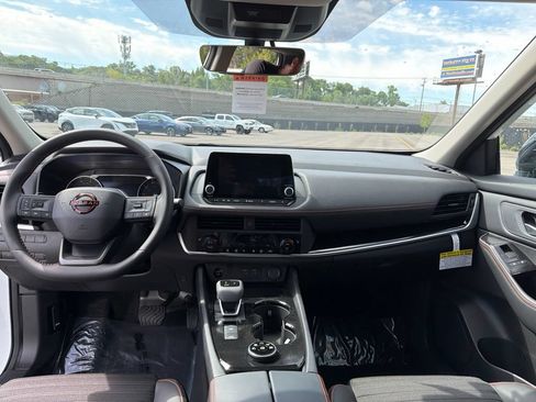 New 2026 Nissan Rogue SV AWD/4WD image 21