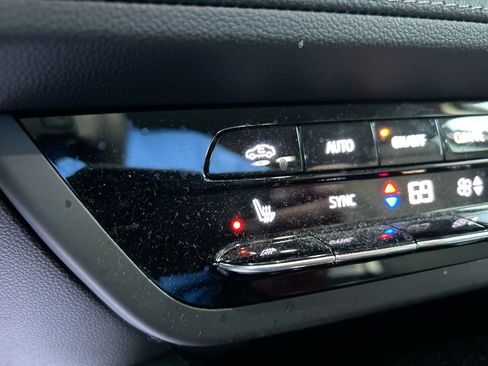 Used 2023 Buick Envision Preferred AWD/4WD image 28