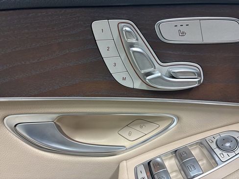 Used 2019 Mercedes-Benz GLC 300 4MATIC image 26