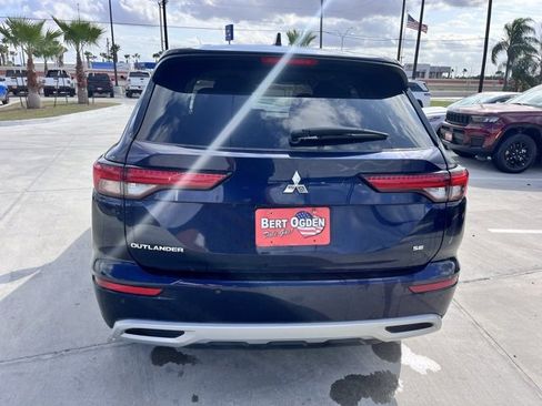 Used 2024 Mitsubishi Outlander SE Black Edition image 5