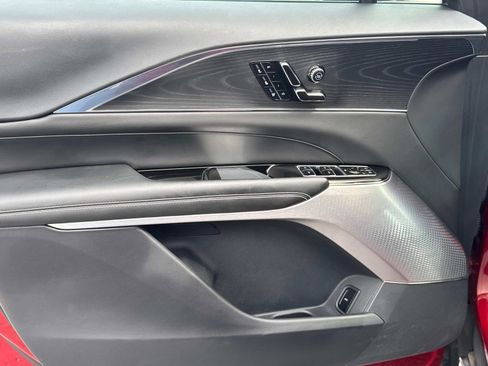 Used 2024 Cadillac Lyriq Sport image 12