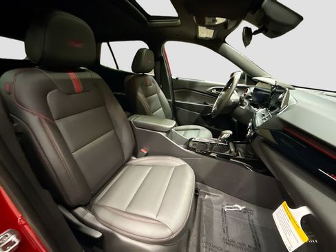 New 2026 Chevrolet Trax RS w/ Sunroof Package FWD image 32
