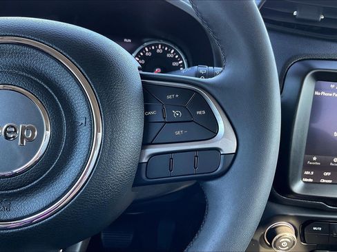 Certified 2022 Jeep Renegade Latitude image 19