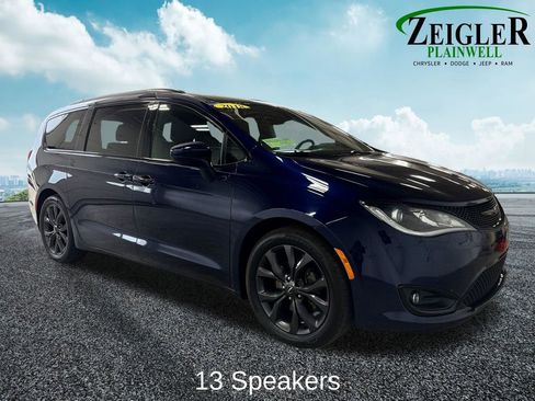 Used 2018 Chrysler Pacifica Touring-L Plus w/ S Appearance Package FWD image 7