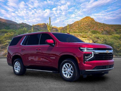 Used 2025 Chevrolet Tahoe LS RWD image 2