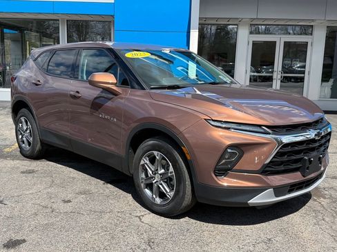 Used 2023 Chevrolet Blazer LT w/ Driver Confidence Package AWD/4WD image 3