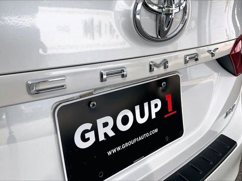 Used 2020 Toyota Camry XLE image 10